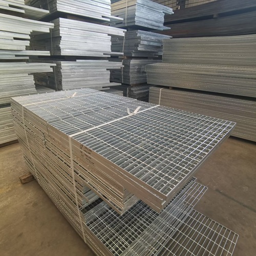 加油站鋼格柵系統(tǒng)：安全防護的科技屏障