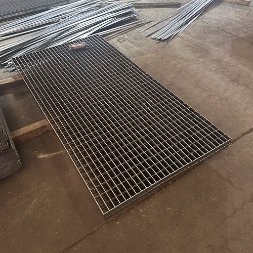 不銹鋼鋼格板vs熱鍍鋅鋼格板，該怎么選