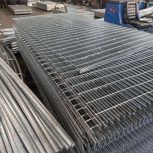 鋼格板在極端環(huán)境下的表現(xiàn)，穩(wěn)到超出預(yù)期